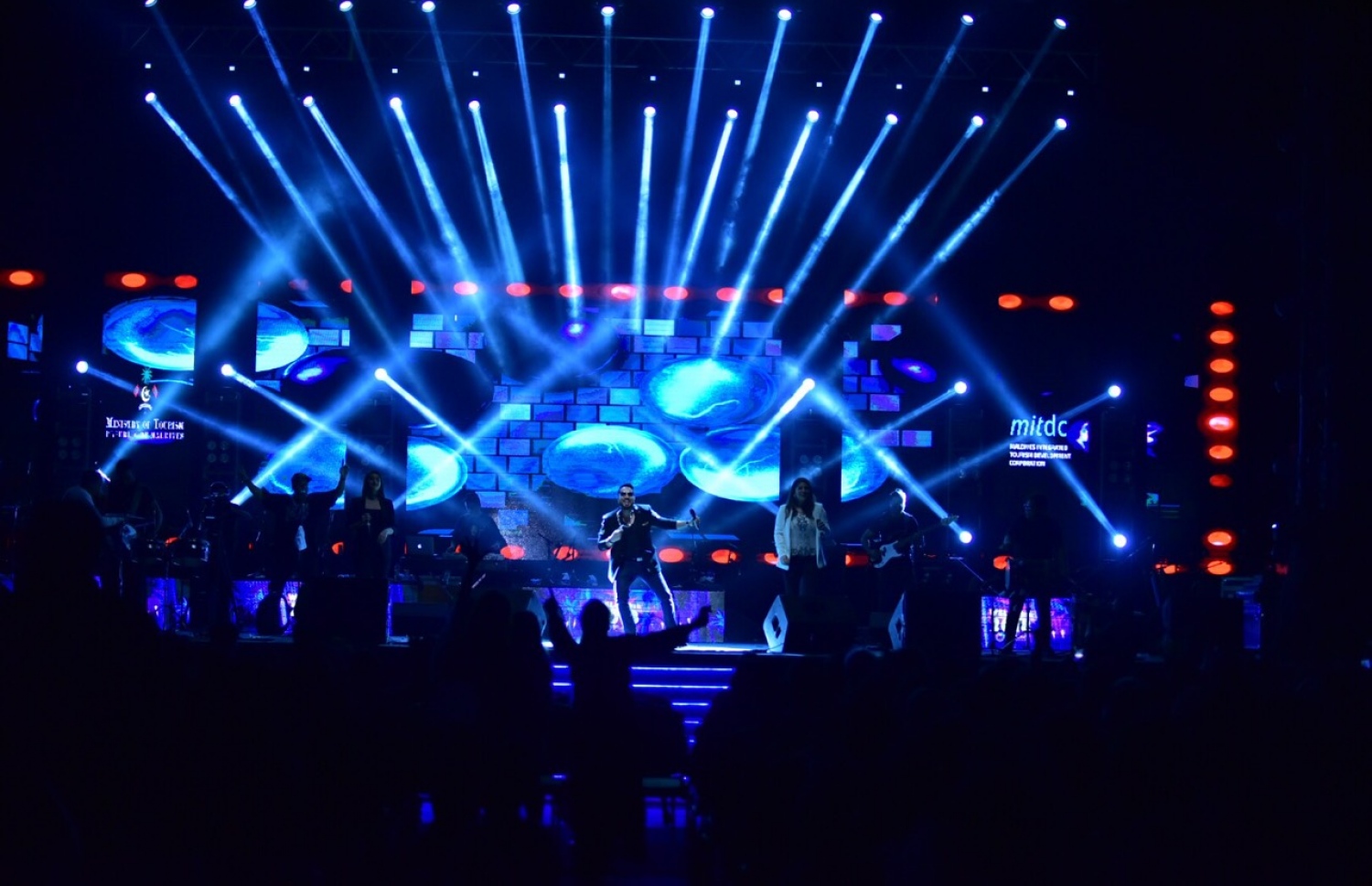 އާ އަހަރުގެ ޝޯ: މި ޝޯގައި މިކާ ސިންގާއި ރާހަތު ގިނަ ލަވަތަކެއް ހުށަހަޅައިދިން. --ފޮޓޯ: ނިޝާން އަލީ/މިހާރު