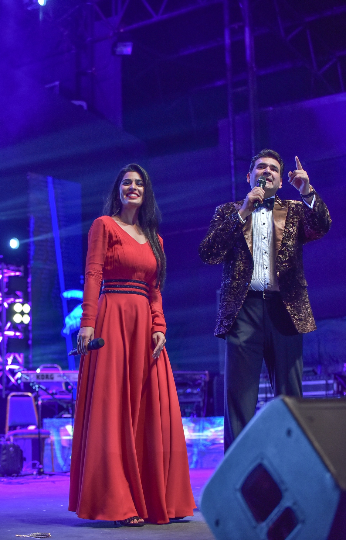 މާލެ: ޑިސެމްބަރު 31، 2017- އާ އަހަރު ފެށުން ފާހަގަކުރަން އަލިމަސް ކާނިވަލުގައި ބޭއްވި މިއުޒިކް ޝޯ ހުށަހަޅައިދެނީ: މި ޝޯ އަށް އާންމުންގެ ބޮޑު ތަރުހީބެއް ލިބުނު.---ފޮޓޯ: ނިޝާން އަލީ/މިހާރު