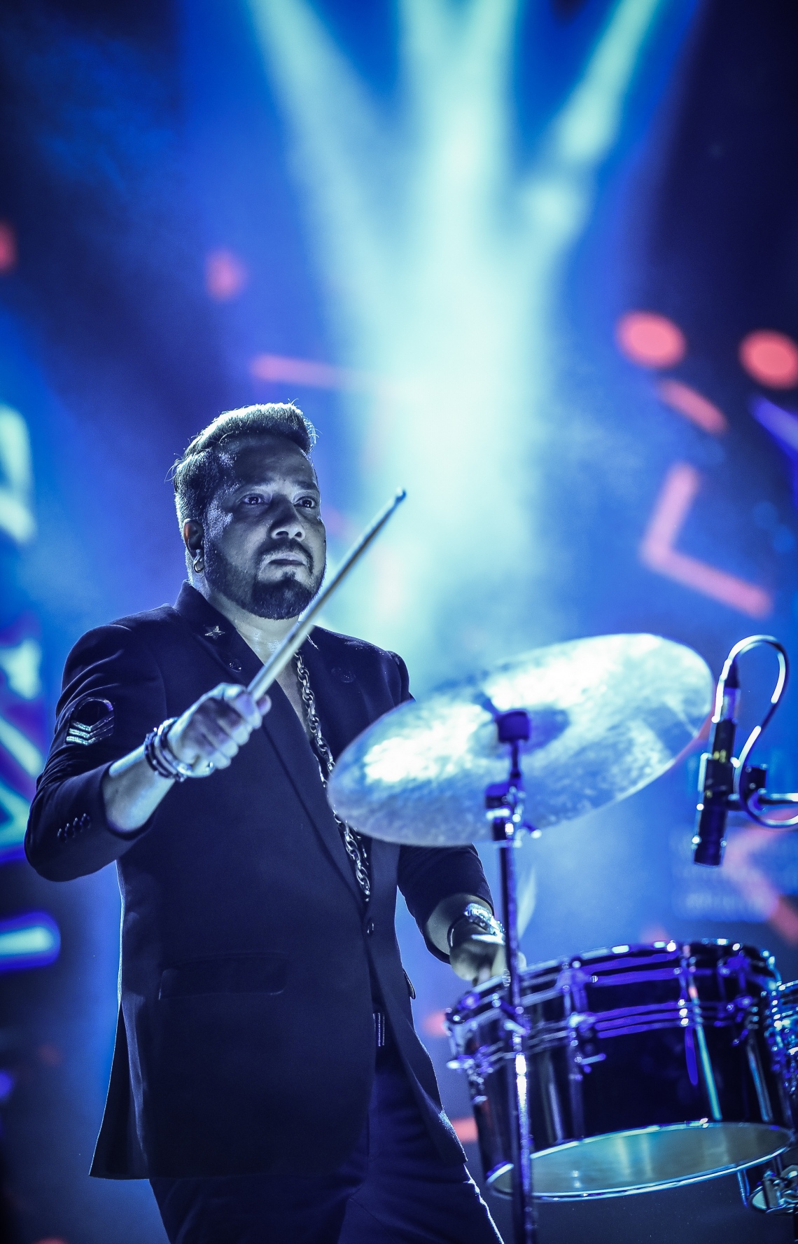 މާލެ: ޑިސެމްބަރު 31، 2017- އާ އަހަރު ފެށުން ފާހަގަކުރަން އަލިމަސް ކާނިވަލުގައި ބޭއްވި މިއުޒިކް ޝޯ ގެ ތެރެއިން: ފޯރިގަދަ މި ޝޯ އަށް ބޮޑު ތަރުހީބެއް ލިބުނު.---ފޮޓޯ: ނިޝާން އަލީ/މިހާރު