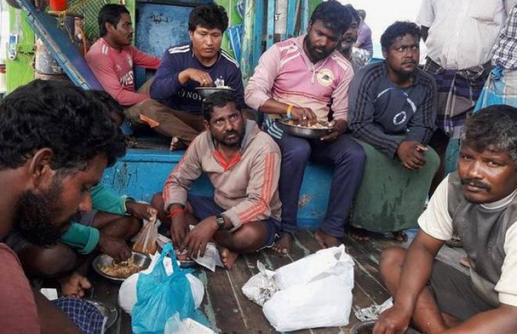 ސިފައިން އެހީތެރިވީ ލަންކާގެ މަސް ބޯޓަކަށް