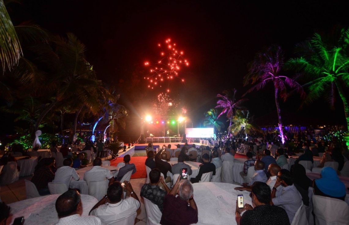 ހުޅުމާލެ: ޖެނުއަރީ 3، 2018- ސޮދަގާތު ފައުންޑޭޝަނުން އިންތިޒާމްކޮށްގެން ބޭއްވި މިދިޔަ އަހަރުގެ ހިތާނީ ފެސްޓިވަލް ނިންމުމުގެ ހަފުލާގައި ހަވާއަރުވަނީ.---ފޮޓޯ: އެމްޑީއޭ