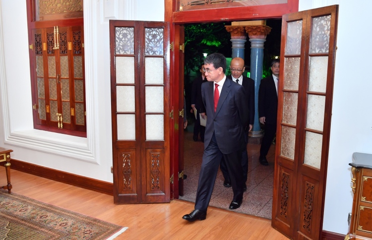 މުހިންމީ ރާއްޖެ ކުރިއެރުން، ގުޅުން ބަދަހިކުރަން ބޭނުން