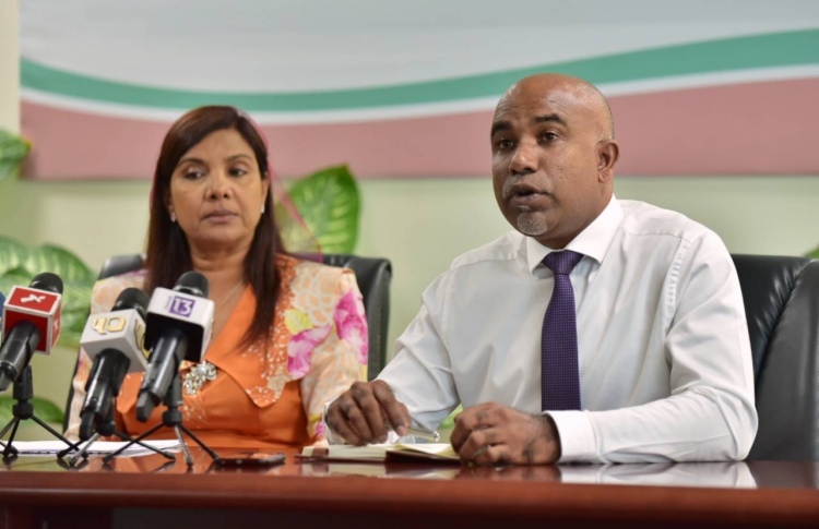 މޭ 7 ގެ ފަހުން ކުދިން ކިޔަވާނީ ޓެބްލެޓްގައި