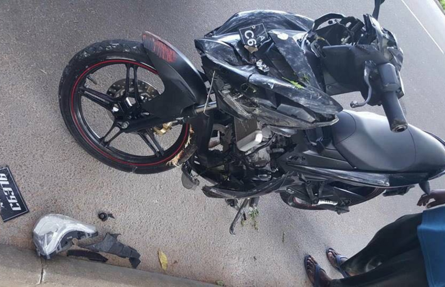 ހުޅުމާލޭގައި ހިނގި އެކްސިޑެންޓެއްގައި ސައިކަލެއް ހަލާކުވެފައި: އެކްސިޑެންޓުތަކުގައި ކަމާ ނުބެހޭ މީހުންނަށް ވެސް ވަރަށް ގިނައިން އަނިޔާވޭ -- މިހާރު ފައިލް ފޮޓޯ