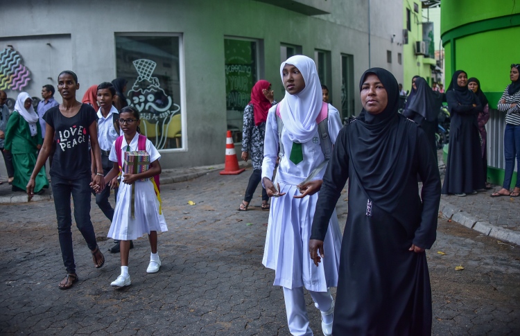 ޕޭރެންޓް ކާޑު ނެތި ދެން ސްކޫލްތަކަކަށް ނުވަދެވޭނެ