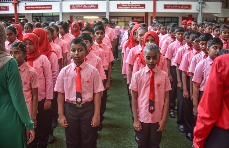 ދެ ސްކޫލަކުން ޖާގަހޯދަން އޮޅުވާލައިގެން ލިޔުން ހުށަހަޅާ