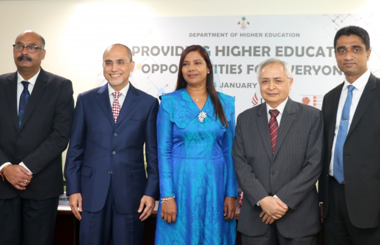 ސްކޮލަޝިޕް ހޯދަން 4 ޔުނިވަސިޓީއަކާއެކު ސޮއިކޮށްފި