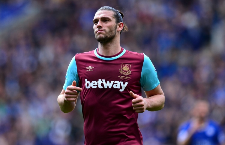 ކޮންޓޭ އެދުމުން ޗެލްސީން ކެރޯލް އަށް ބިޑްކުރަނީ