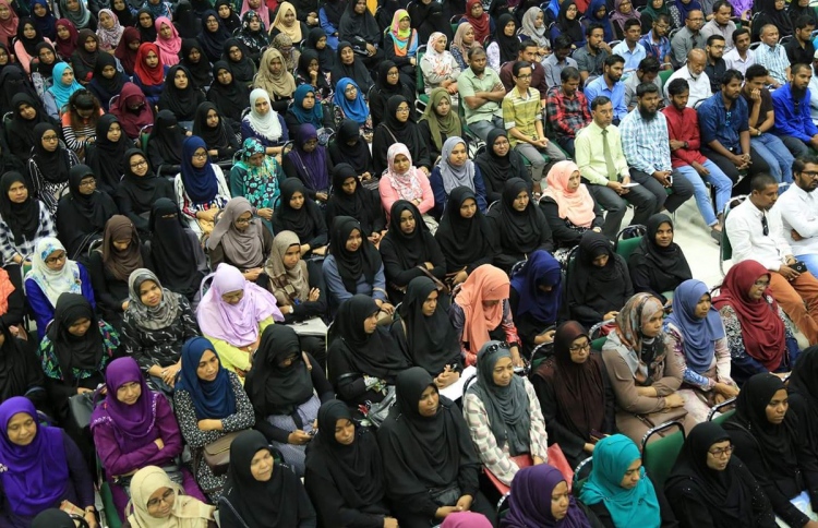 އައިޔޫއެމްގެ ކޯސްތަކަށް ރެކޯޑު އަދަދަކަށް ދަރިވަރުން