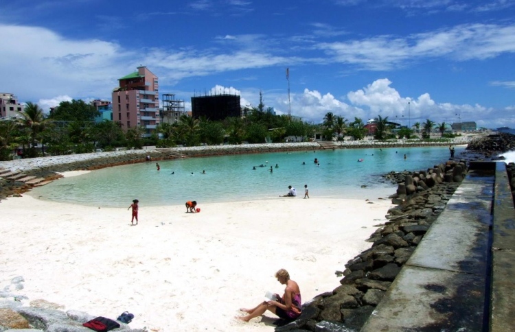 ބީޗްގެ މަސައްކަތް ނުކުރަނީ ޑިޒައިނާމެދު ގޮތެއްނުނިމޭތީ