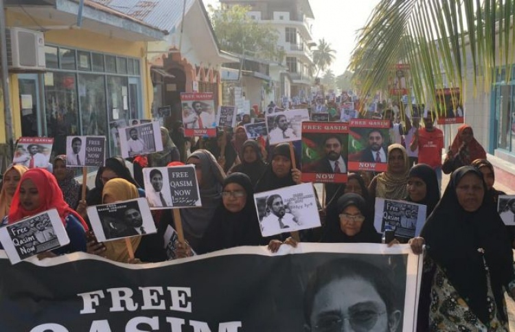 ވިލާގެ ރިސޯޓުތަކުގެ ދިފާއުގައި މުޒާހަރާ ކުރަން ފަށައިފި