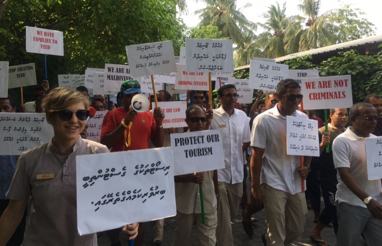 ގާސިމްގެ ރިސޯޓުތަކުގައި މުޒާހަރާ ކުރަނީ