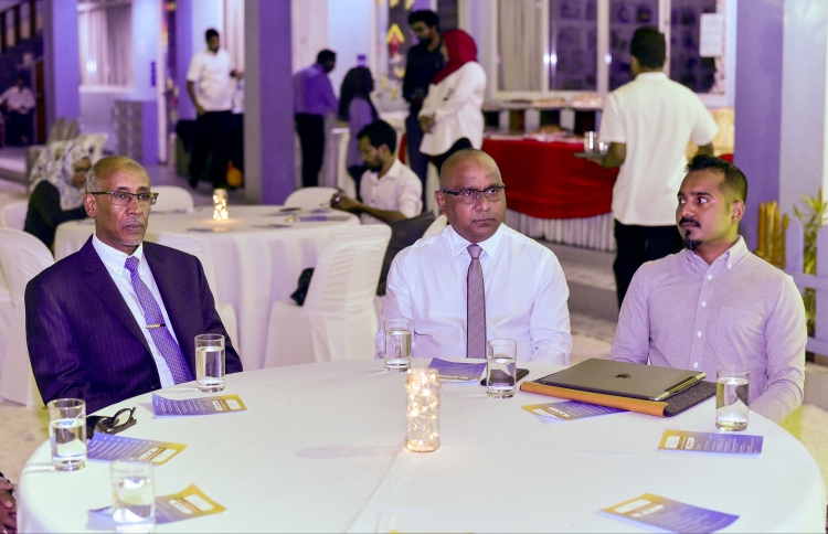 އައިލެންޑާސް އިން ޕްރީ ސްކޫލުތަކެއް ހުޅުވަނީ