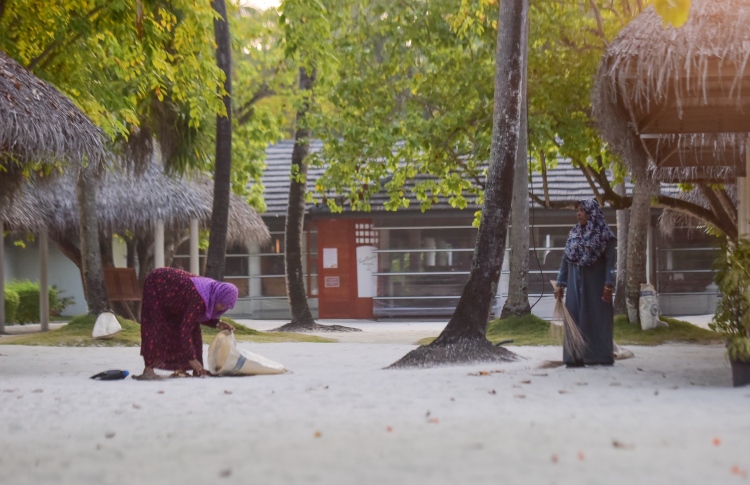 ހާސްކަމުގެ ތެރޭގައި ޝަކުވާތަކާ އެކު!