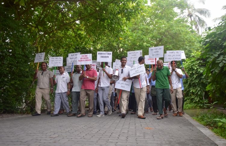 ފޯރިއާއެކު ސަން އައިލެންޑްގެ މުޒާހަރާ ކުރިއަށް