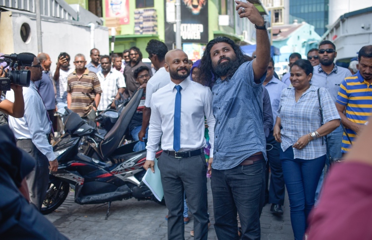 ޝަރުތުތަކާ އެކު ފާރިސް މިނިވަންކޮށްފި