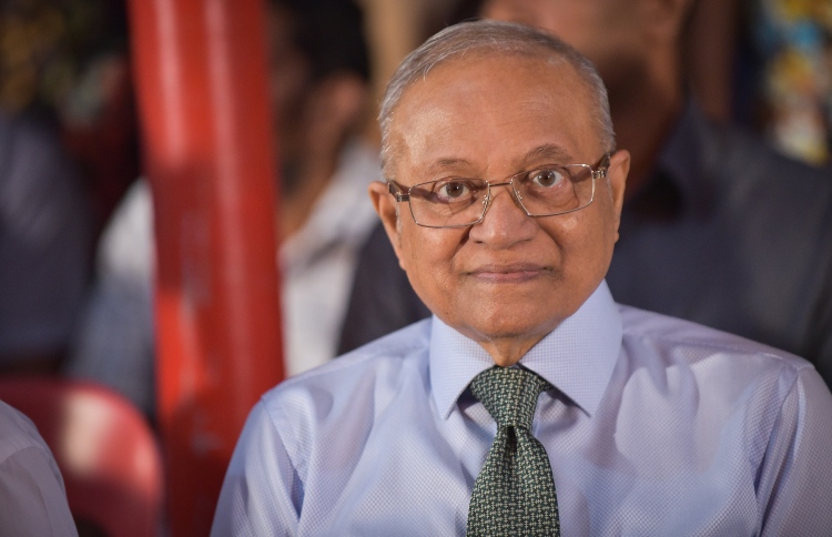 މައުމޫންގެ ހާލުކޮޅު ރަނގަޅު: އާއިލާ