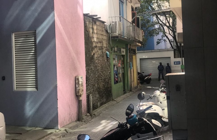 އެންދެރިމާގެ ދޮށުގައި ފުލުހުން އަދިވެސް ފޯރިމަރަނީ!