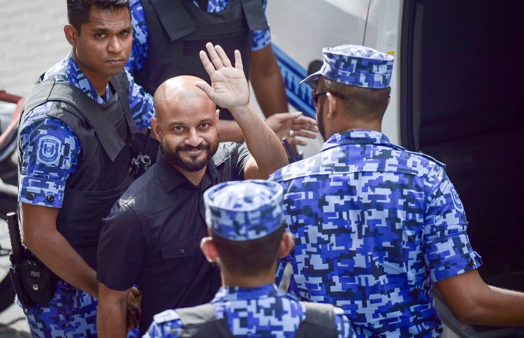 ފާރިސް، ރައީސް ޔާމީނަށް އޮތް ބިރެއްތަ؟