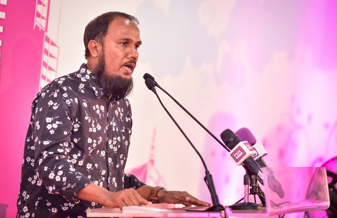 މާލެ: ޖެނުއަރީ 29، 2018- ޕީޕީއެމުން ބޭއްވި ޖަލްސާގައި، އެ ޕާޓީގެ ކޯލިޝަން ޕާޓްނަރު އެމްޑީއޭގެ ޑެޕިއުޓީ ލީޑަރު އަލީ މައުރޫފް ވާހަކަ ދައްކަވަނީ.---ފޮޓޯ: ނިޝާން އަލީ/މިހާރު