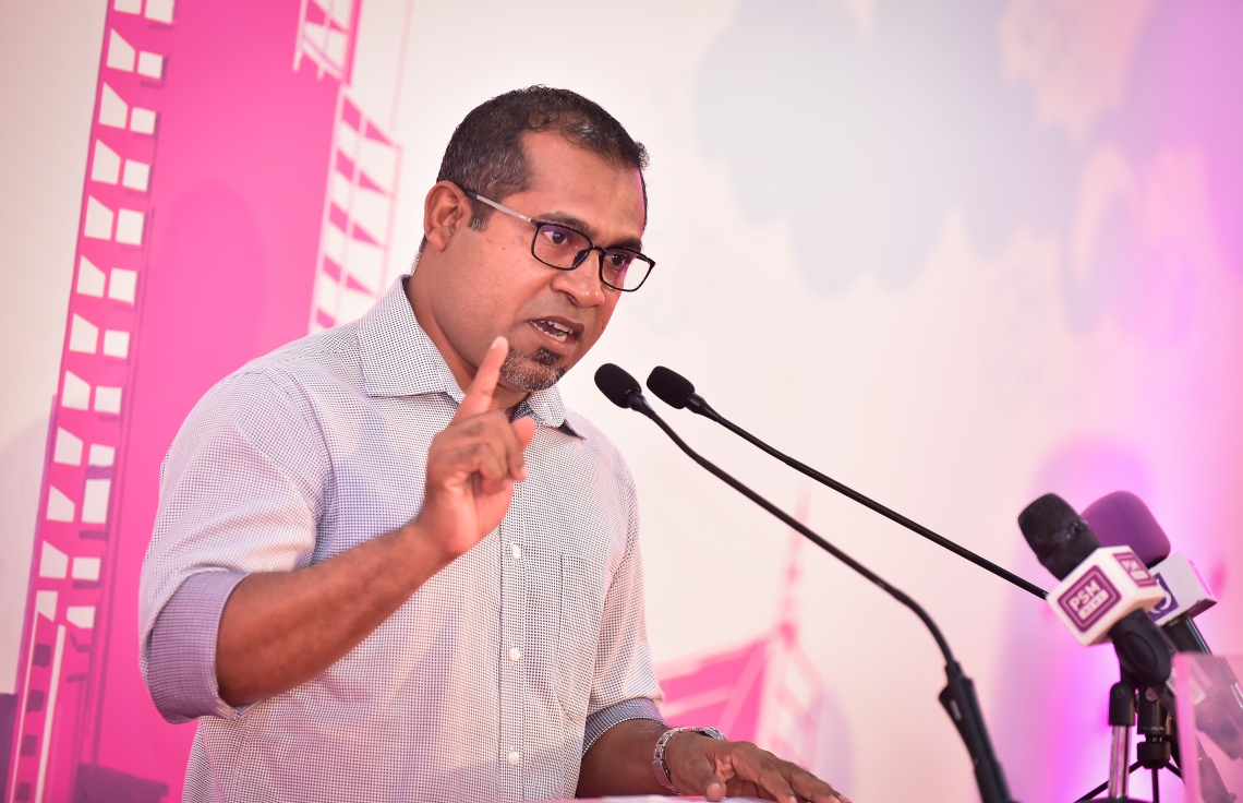 މާލެ: ޖެނުއަރީ 29، 2018- ޕީޕީއެމުން ބޭއްވި ޖަލްސާގައި، އެ ޕާޓީގެ ސެކްރެޓަރީ ޖެނެރަލް ޑރ. އަބްދުﷲ ޚަލީލް ވާހަކަ ދައްކަވަނީ.---ފޮޓޯ: ނިޝާން އަލީ/މިހާރު