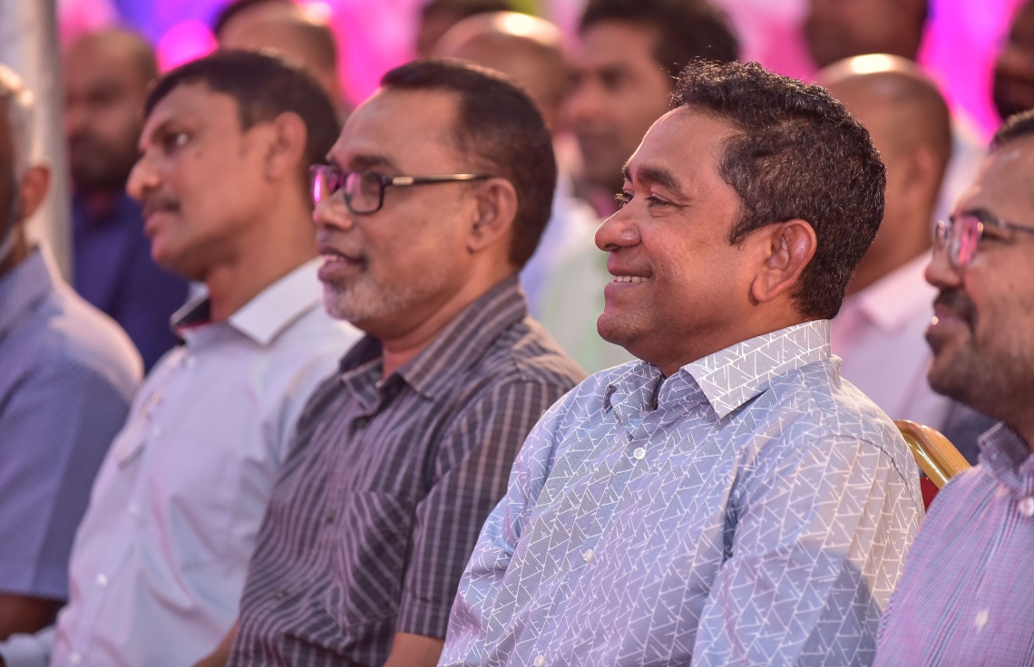 މާލެ: ޖެނުއަރީ 29، 2018- ޕީޕީއެމުން ބޭއްވި ޖަލްސާގައި ރައީސް ޔާމީނާއި އެ ޕާޓީގެ ދެ ނައިބު ލީޑަރުން ކަަމށްވާ މޫސާ ޒަމީރާއި އަބްދުއްރަހީމް އަބްދުﷲ އަދި ޕާލަމެންޓްރީ ގުރޫޕުގެ ޑެޕިއުޓީ ލީޑަރު ރިޔާޒް ރަޝީދު ބައިވެރިވެވަޑައިގަންނަވަނީ.---ފޮޓޯ: ނިޝާން އަލީ/މިހާރު