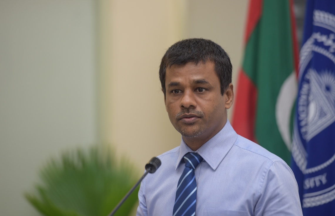 މާލެ: ފެބްރުއަރީ 1، 2018- މޯލްޑިވްސް ނެޝަނަލް ޔުނިވަސިޓީގެ ނާސިން ސްކޫލް ހުޅުވުމުގެ ރަސްމިއްޔާތުގައި ހެލްތު މިނިސްޓަރު ނާޒިމް ވާހަކަ ދައްކަވަނީ.---ފޮޓޯ: ހުސެއިން ވަހީދު/މިހާރު