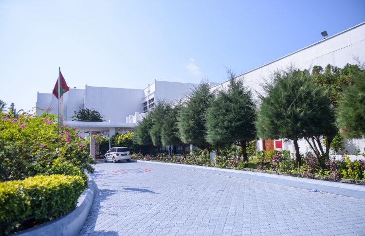 ދަރުބާރުގޭ ކުލިން ދެ މިލިއަން ރުފިޔާ ނުލިބި އެބައޮތް