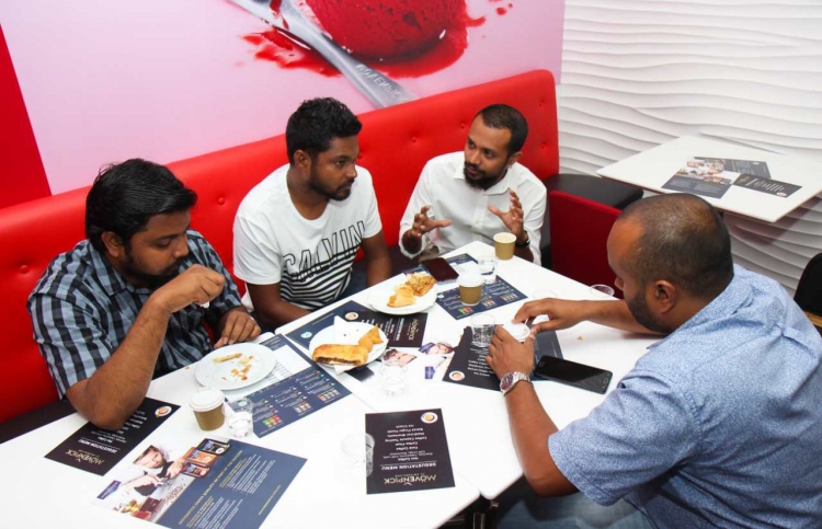 މޫވެންޕިކް ކޮފީ ރާއްޖެ އަށް ތައާރަފް ކޮށްފި