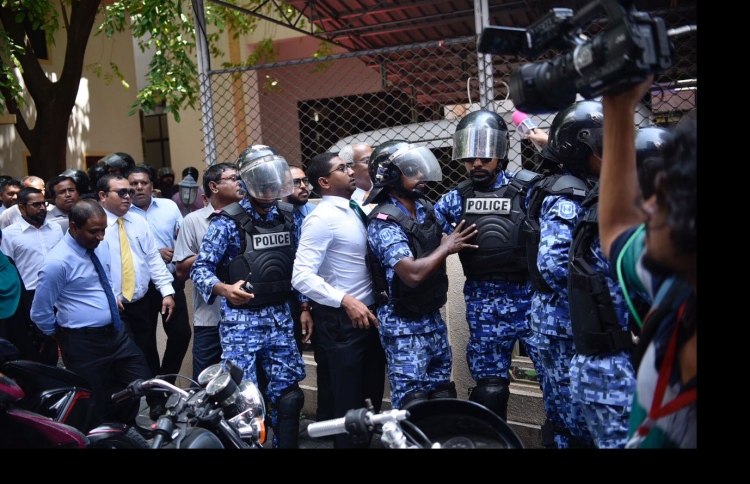 "މަޖިލިސް މެމްބަރުން ފާރުމަތިން އުކުން މާޒީވެއްޖެ"