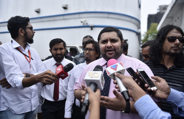 ސިނާންގެ ބަންދަށް ލުޔެއް ނުދިން