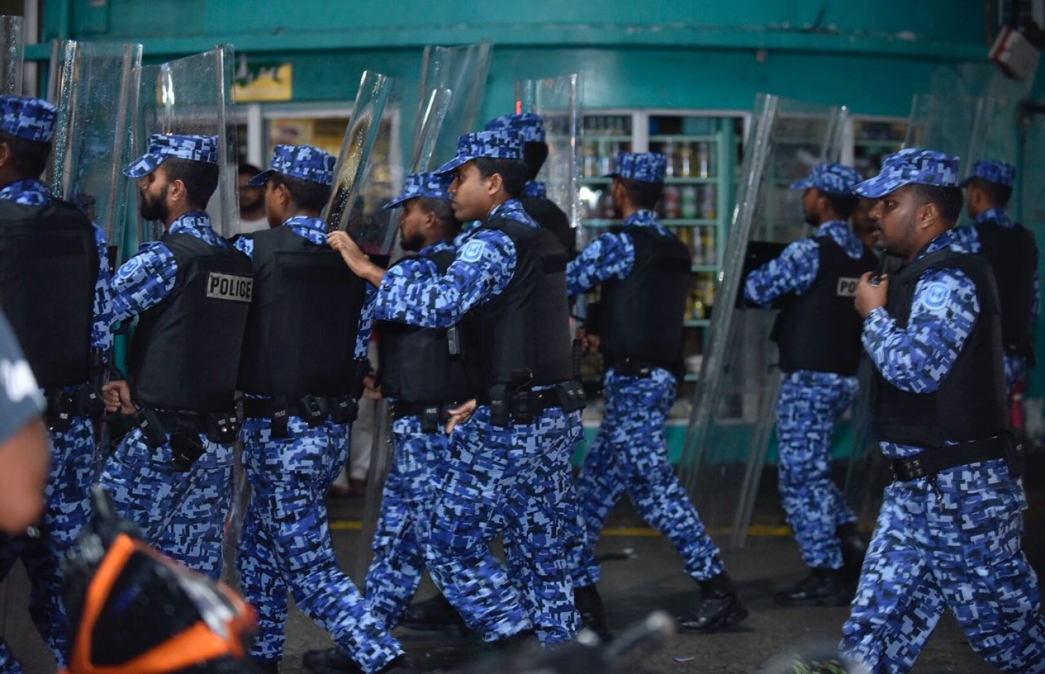 ފުލުހުން މާލެ ތެރޭގައި ހަރަކާތްތެރިވަނީ. ---ފޮޓޯ: މިހާރު