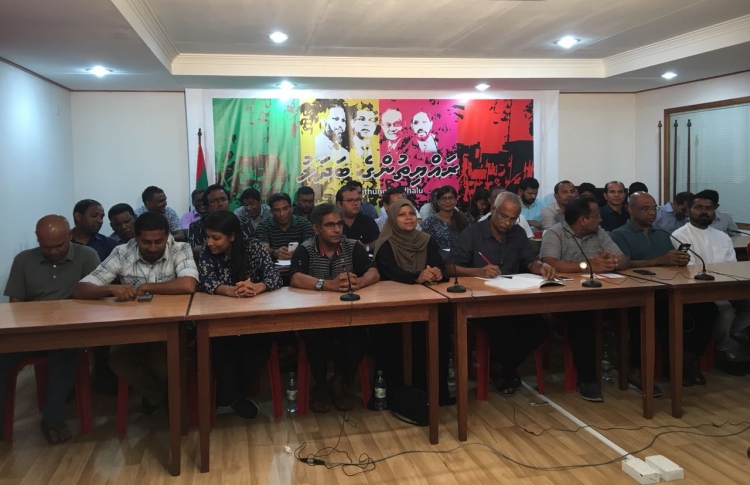 މައުމޫނާއި ފަނޑިޔާރުން ވަނީ "ފްރޭމްކޮށްފައި":އިދިކޮޅު