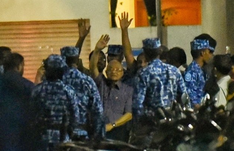 މައުމޫނަށް ވަކީލުންނާ ބައްދަލުކުރެވޭ ގޮތް ހަމަޖައްސައިފި