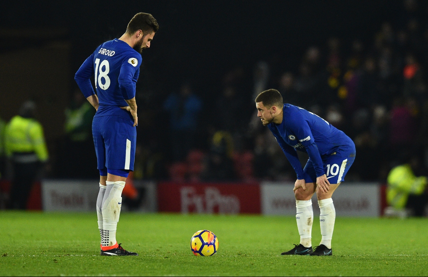 ޗެލްސީގެ މެޗެއްގެ ތެރެއިން ހަޒާޑް (ކ) އާއި ޖިރޫ: މި ދެ ކުޅުންތެރިން އެކުގައި މިރޭގެ މެޗުން ފެނުމުގެ ފުރުސަތު އެބައޮތް ކަމަށް ކޮންޓޭ ވަނީ ބުނެފައި. -- ފޮޓޯ: އޭއެފްޕީ