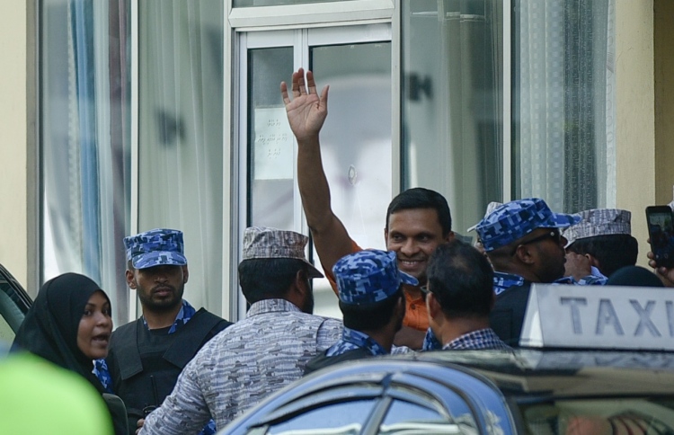 ބޭސްފަރުވާ އަށް ނާޒިމް ރާއްޖެއިން ބޭރަށް ފުރައިފި