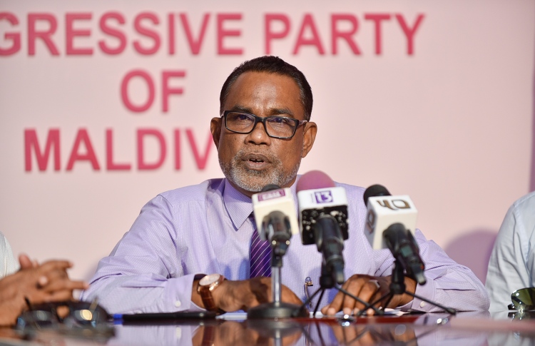 "ނަގުދު ފައިސާ ލިބުނު މީހުން ހާމަކުރަން އެބައުޅޭ"