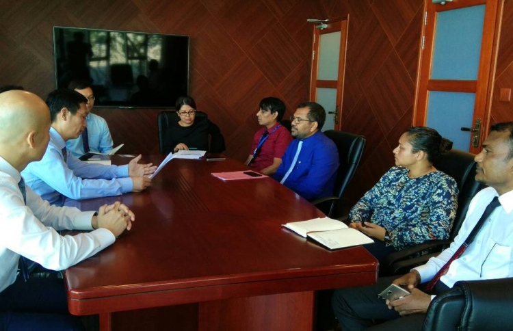 ޗައިނާގެ ޓޫރިސްޓުން މަދުވާ މައްސަލާގައި މަޝްވަރާކޮށްފި