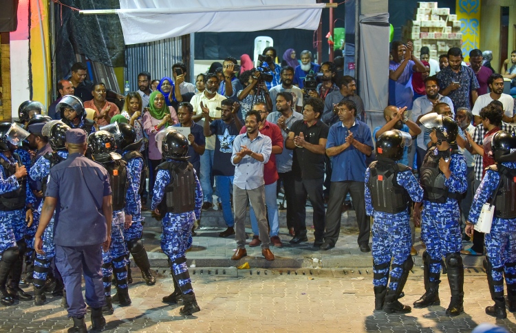 ސިޔާސީ ހަމަނުޖެހުމާ ހެދި އިންވެސްޓްމަންޓް މަދުވެދާނެ