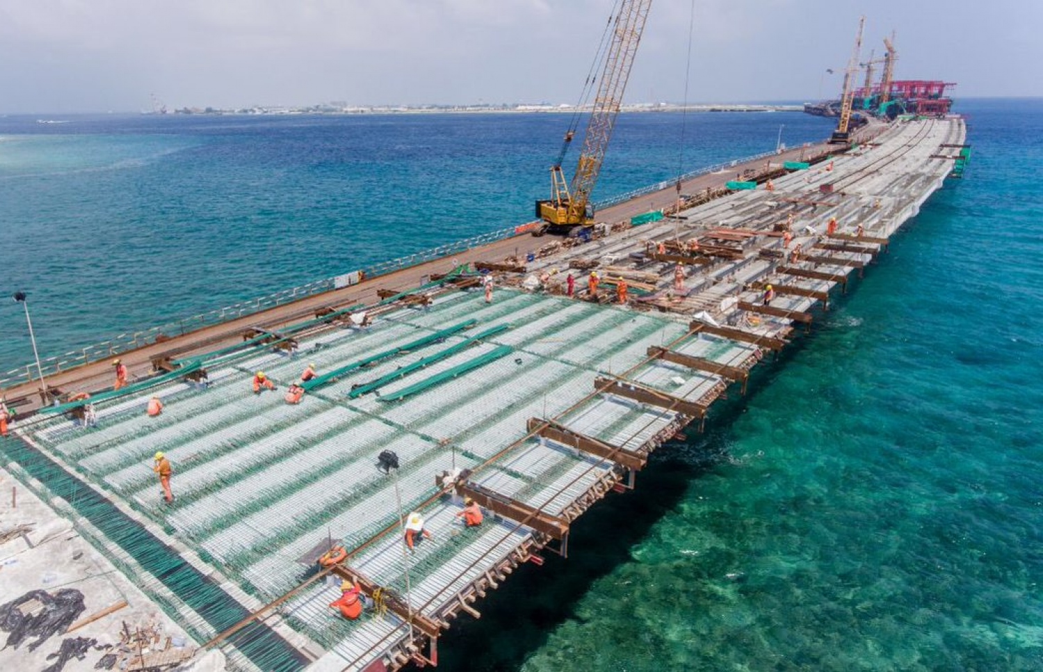 ބްރިޖު އެޅުމުގެ މަސައްކަތް ޗައިނާގެ ކުންފުނިން ކުރިއަށް ގެންދަނީ.