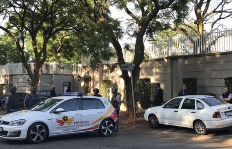 ޒޫމާއާ ގުޅުން އޮންނަ ވިޔަފާރިވެރިއެއްގެ ގެ ބަލާ ފާސްކުރަނީ