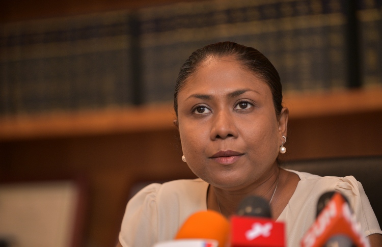 ވަކީލުގެ ގޮނޑިދަށުން ރެކޯޑަރު ފެނުނު މައްސަލަ ނުނިމޭ