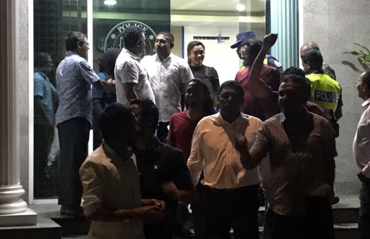 މަހްލޫފާއި މުހަންމާ ދޫކޮށްލައިފި