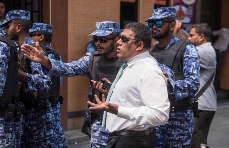 ރައީސްގެ މޫނަށް ކުޅުޖަހަން އިނާމު ހުށަހެޅި މައްސަލައެއް