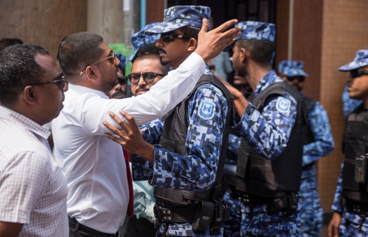 ފުލުހުންގެ ވާޖިބަށް ހުރަސްއެޅުމުގެ ތުހުމަތު މަހްލޫފަށް