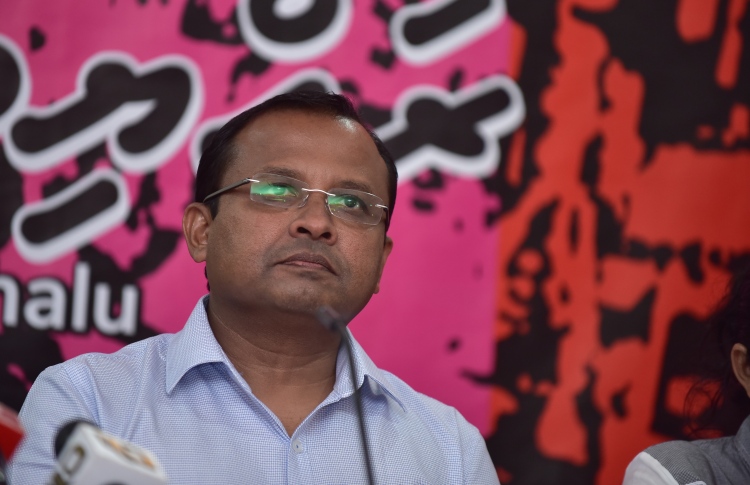 ރިޔާޒް އޮންނަވާ ގޮޅީގެ ހާލަތު ރަނގަޅެއް ނޫން: އާއިލާ