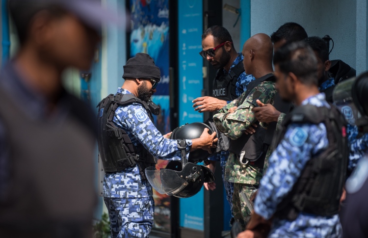 ސިފައިންނާއި ފުލުހުންގެ ބޭސްފަރުވާ އަށް 727 މިލިއަން