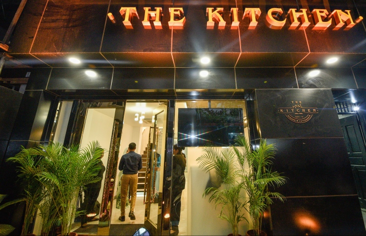 ދަ ކިޗެން އިން ކެއުން 99ރ. އަށް