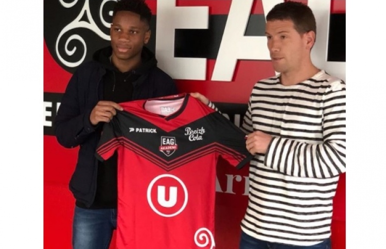 ޑްރޮގްބާގެ ދަރިފުޅު ފްރާންސް ލީގުގެ ޓީމަކަށް