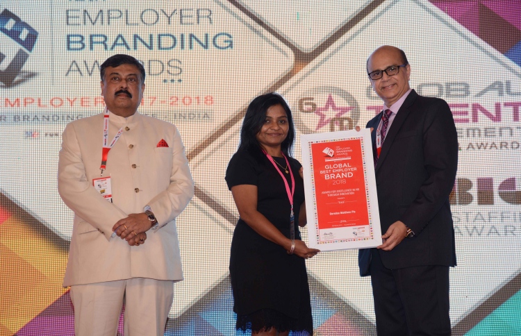 އުރީދުއަށް ވޯލްޑް އެޗްއާރު ކޮންގްރެސްގެ ތިން އެވޯޑެއް